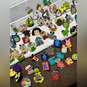 Mystery Disney Pin Lot (50 pcs)